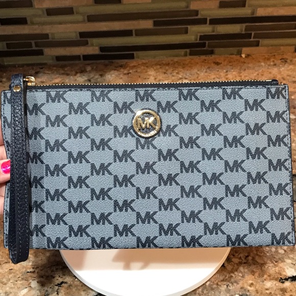 Michael Kors Signature Coated Canvas Wristlet - Picture 8 of 17